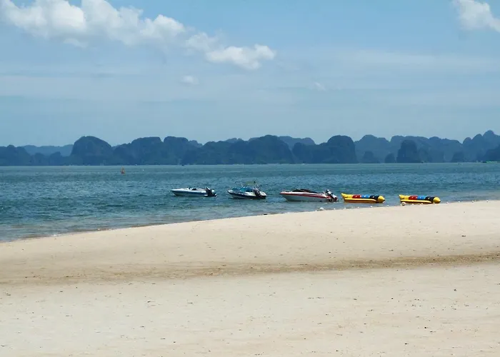 Hải Quân - The Marine 3*